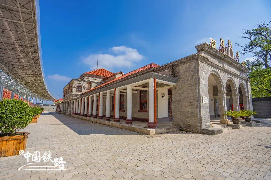 中工网>旅行>正文怀密线的雁栖湖站,怀柔北站,黑山寺站,古北口站等