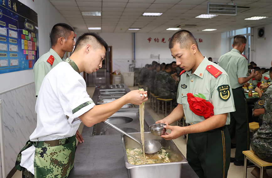 武警天津总队新兵奔赴新岗位