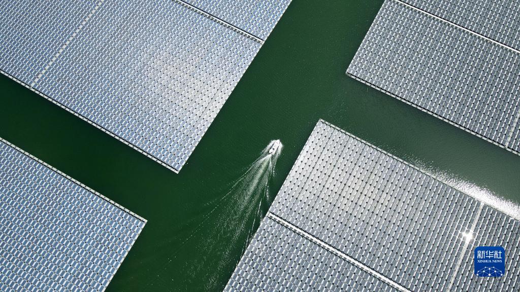 采煤沉陷区“变身”光伏电站 (7)