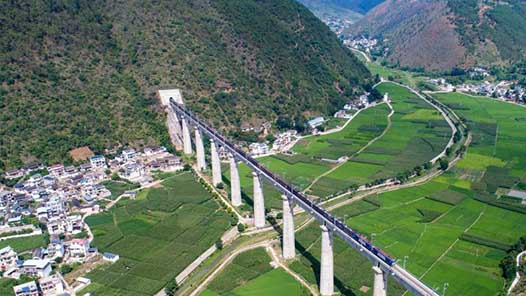 这十年·奋斗在路上丨敢挑重担敢担当的“95后”工长