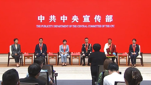 “人民满意的公务员”代表扎根基层 用自身行动诠释“做人民公仆 为人民服务”