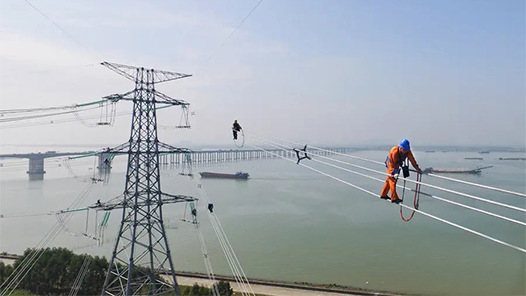 中国这十年·广东｜形成7个万亿级产业集群 数字经济规模连续5年居全国第一