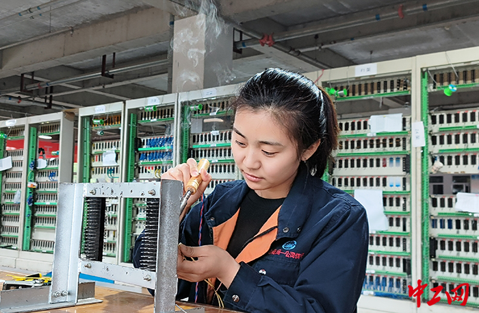 练习焊线照片 (作者:史立霞) (2) 练习焊线照片 (作者:史立霞) (2)