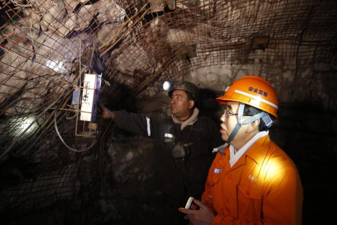 张在贵3个两万五千里的井下长征