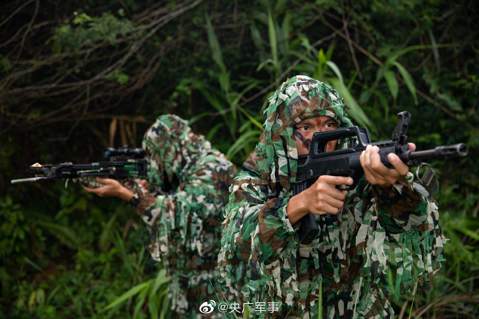 武警特战队员开展捕歼战斗演练