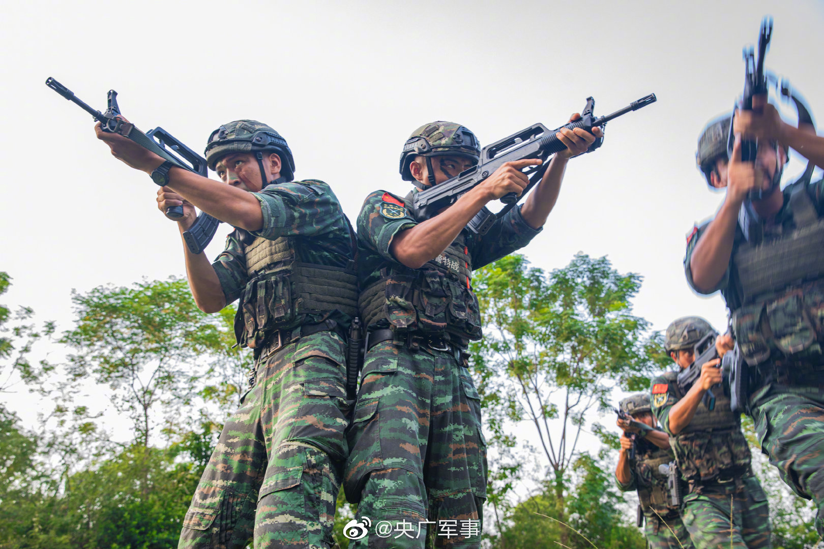 武警特战队员开展捕歼战斗演练