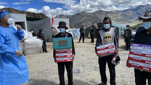 西藏自治区总工会党员干部下沉一线开展疫情防控工作