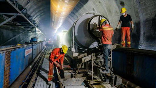 喜迎二十大丨滇中引水工程建设者：提速攻坚创佳绩