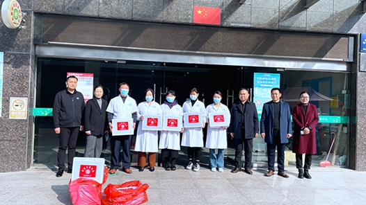 西藏丁青县总工会慰问一线抗疫工作人员