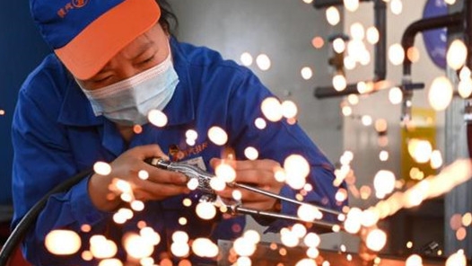 首届大国工匠论坛征文丨大力弘扬劳模精神、劳动精神、工匠精神，培养更多高技能人才和大国工匠