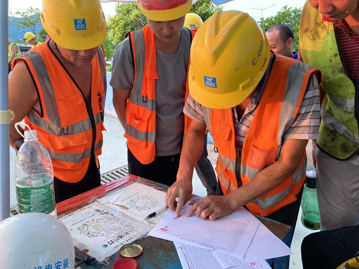 多为农民工友办好事办正事办实事