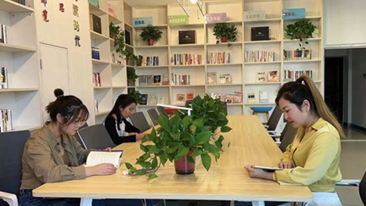 漯河市总工会开展“玫瑰书香”女职工主题阅读活动