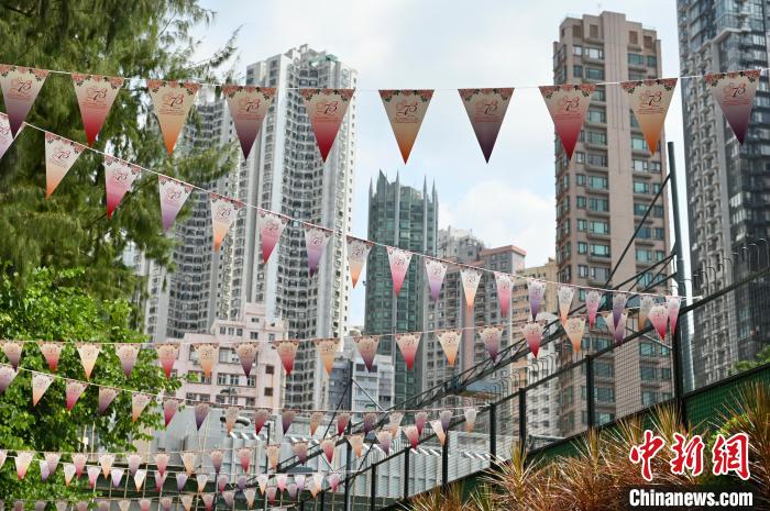 国庆节将近香港多区街头气氛浓厚