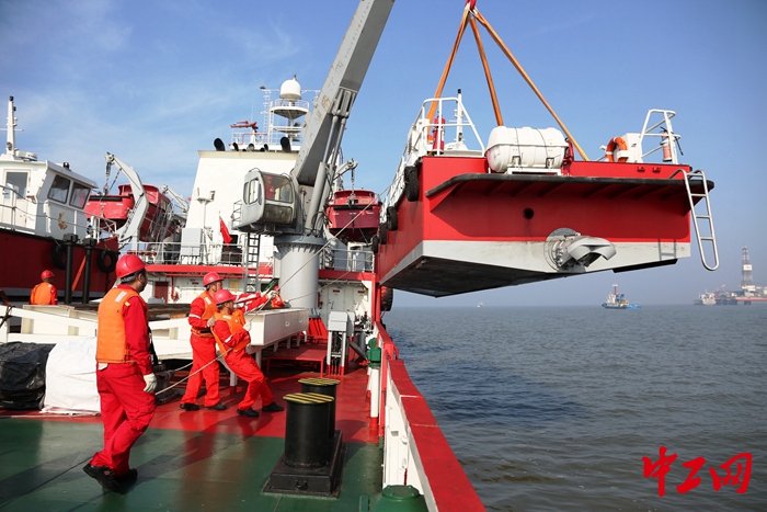 4-布放溢油回收船 4-布放溢油回收船