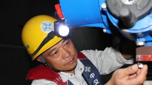 中国梦·大国工匠篇 | 管延安：中国深海钳工第一人 60万颗螺丝零失误