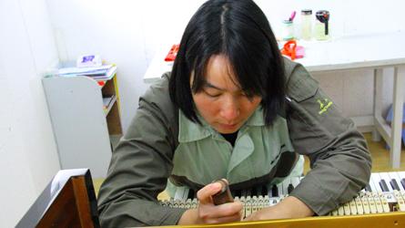 中国梦·大国工匠篇 | 吴宝卿：聆听琴音 把握琴心