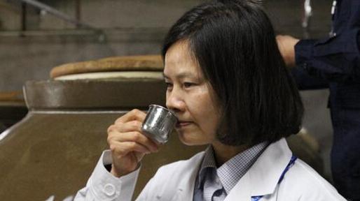 中国梦·大国工匠篇｜从反感喝酒到每天品酒近百杯 范国琼继父遗志终成业界大师