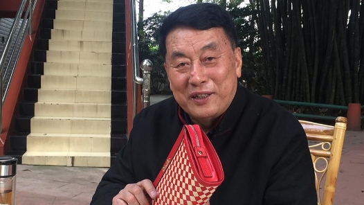 中国梦·大国工匠篇｜陈云华：他将一片篾条剥成24层“纱” 富了全国竹编产业