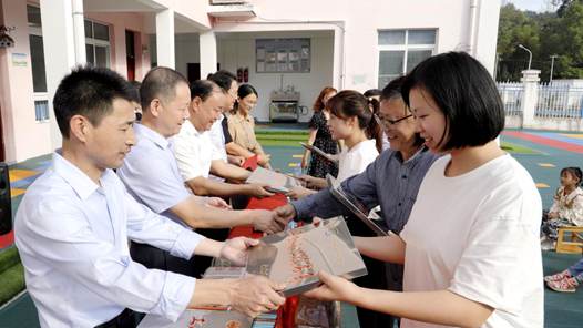 安徽省安庆市总工会开展向山区幼儿园捐赠图书活动