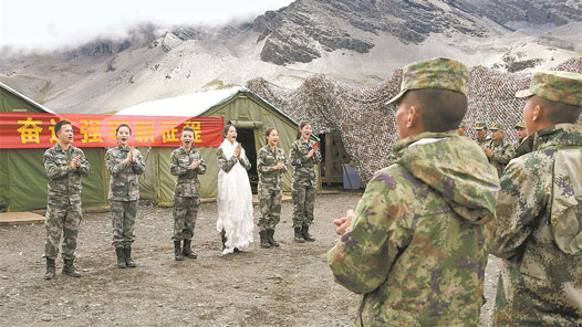 喜迎党的二十大特刊丨迷彩斑斓 军歌嘹亮