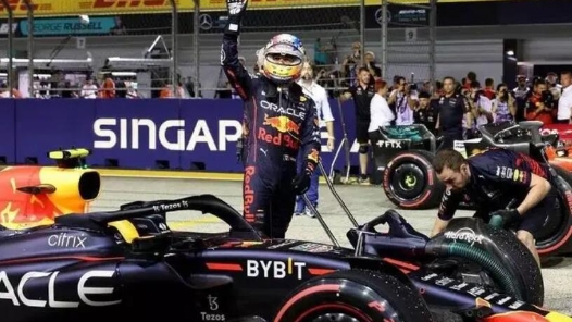 F1新加坡大奖赛：佩雷兹夺冠，周冠宇退赛
