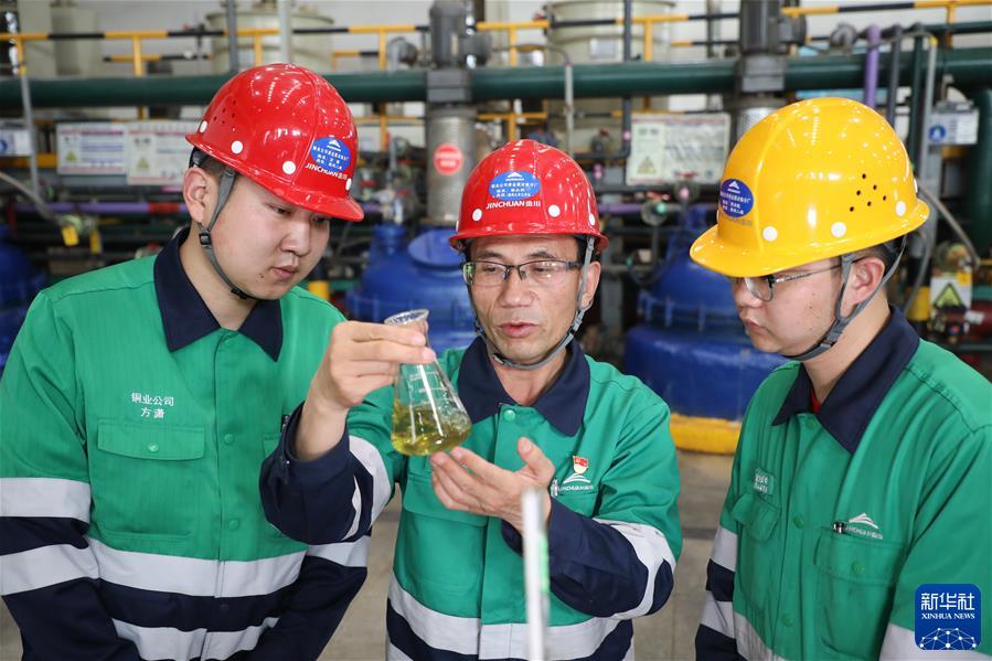 (二十大代表风采·图文互动)(1)潘从明:十年磨剑 精益求“金”