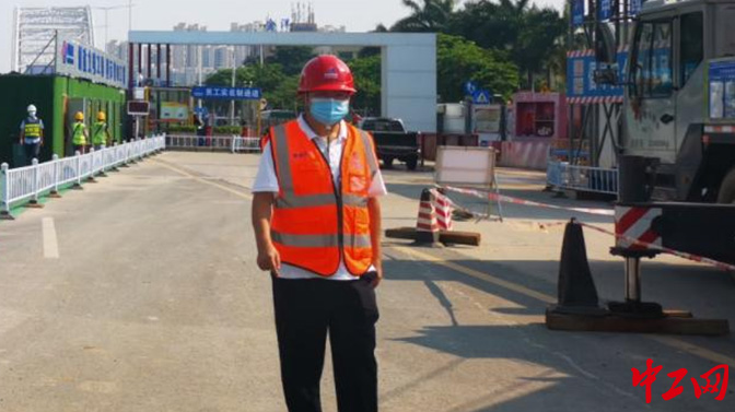 2、一身正气的“雷大爷”