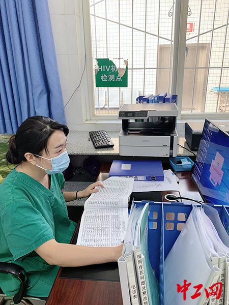 1利用空隙时间，处理结核门诊，腹泻门诊相关工作