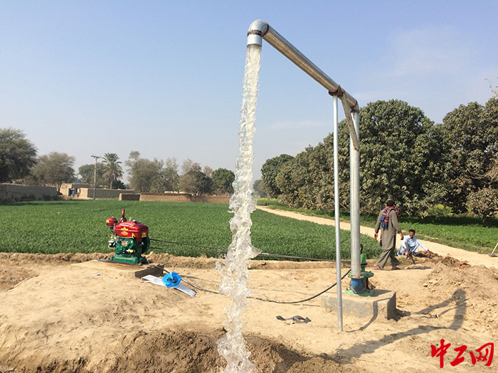 5、为附近村民凿井、铺路，造福一方百姓