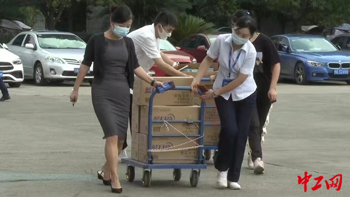 航天七院各单位正加紧为驻厂职工采购物资