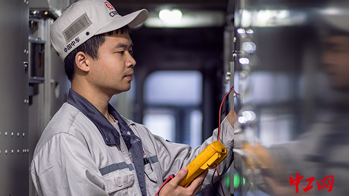 2测量电力机车变流系统控制电压