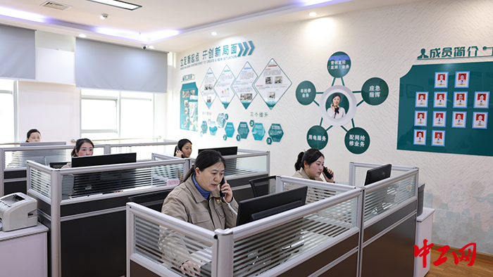 1为保证春节期间优质服务工作平稳有序，中心启动应急值班制度，加强夜间值班力量，全体坐席进入备班状态，实行弹性调班、备班制，并根据话务量变化合理安排应急人员。