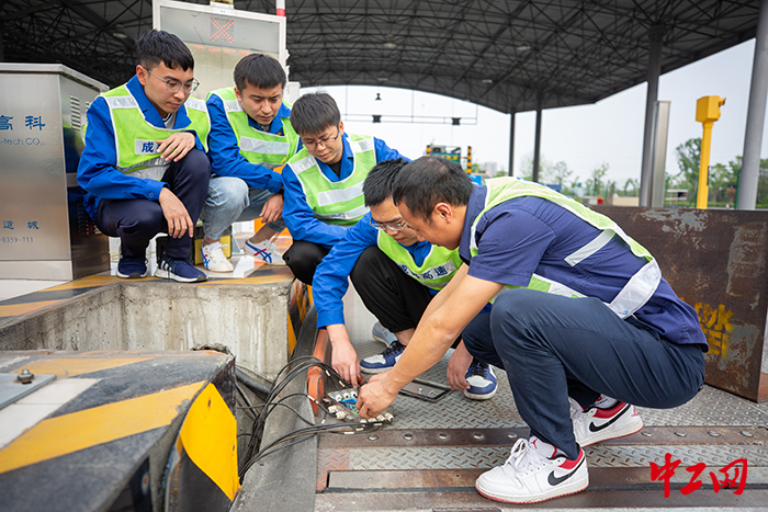 现场指导计重设备维修