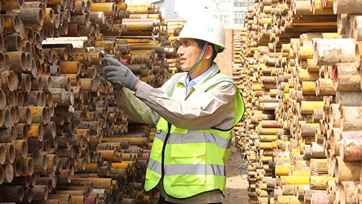 这十年·奋斗在路上之最美职工 | 吾买尔·库尔班：带领兄弟姐妹脱贫致富