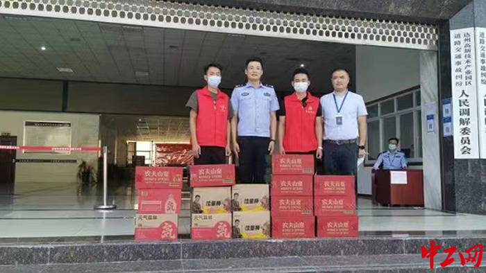 劳模协会送物资 劳模协会送物资