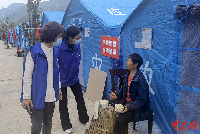 雅安工会参加抗震救灾，市总工会干部职工参加慰问灾区群众活动