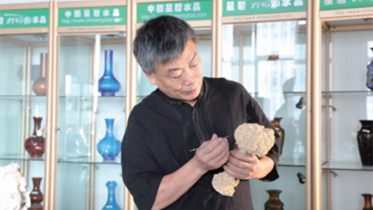 工匠汇·第二届轻工大国工匠｜王元成：水晶玻璃产业引路人