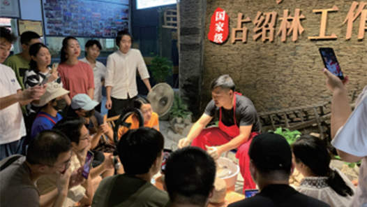 工匠汇·第二届轻工大国工匠｜占绍林：一双泥手，拉起了陶瓷行业创新的风帆