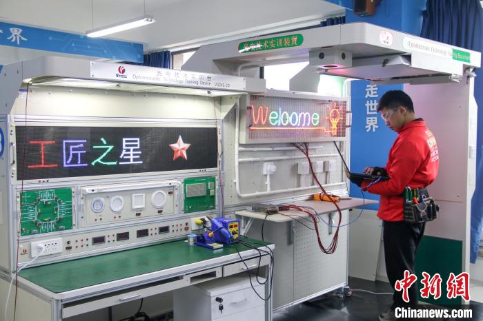 图为重庆电子工程职业学院学生李小松日常训练。　重庆人社供图