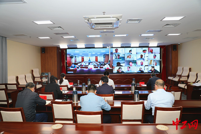 11月11日，内蒙古自治区总工会党组以视频形式召开2022年第45次（扩大）会议，图为会议现场。 刘旭亮 摄