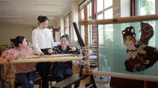 工匠汇·第二届轻工大国工匠｜成新湘：绣花精神的传承者