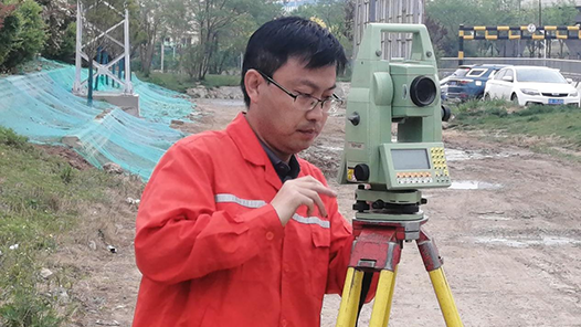 这十年·奋斗在路上｜铁路测绘人：用脚步丈量每一寸土地