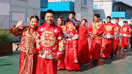 这十年·奋斗在路上｜工地上的婚礼