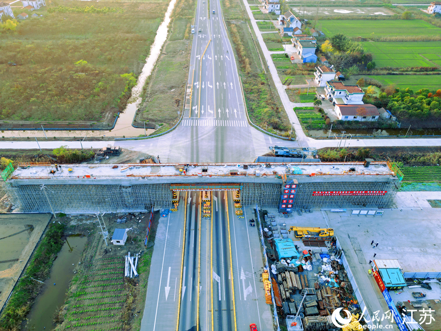 洋吕铁路一重点控制性工程提前完工全线预计明年底通车