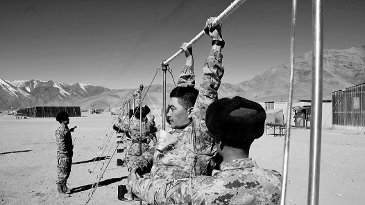 走近维吾尔族穆拉迪里一家：三代军人接力戍边七十载