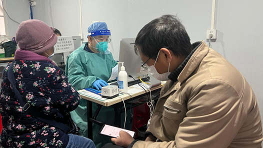 战“疫”基层故事丨“最大限度为老年人接种疫苗提供便利”——广州社区构筑健康屏障故事