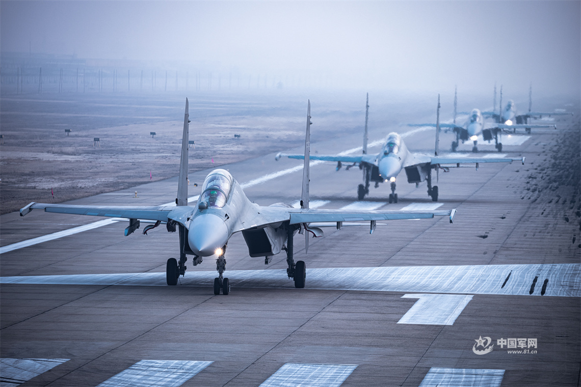 新春走军营利刃出击北部战区空军航空兵某旅实战化训练