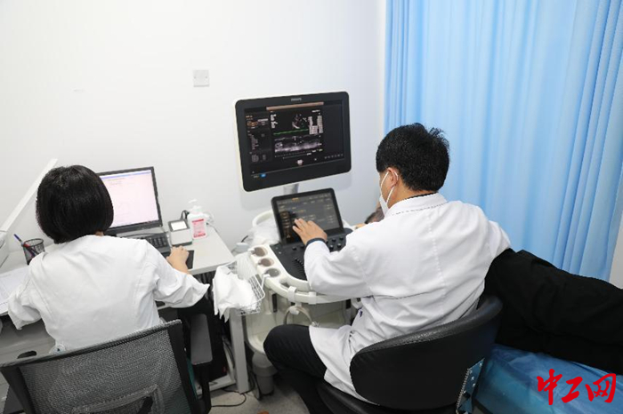 1月12日,内蒙古自治区总工会在内蒙古工人疗养院为离退休人员免费体检。 刘旭亮 摄 1月12日,内蒙古自治区总工会在内蒙古工人疗养院为离退休人员免费体检。 刘旭亮 摄