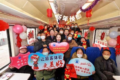 温暖回家路 “慢火车”上的“幸福年”1 温暖回家路 “慢火车”上的“幸福年”1