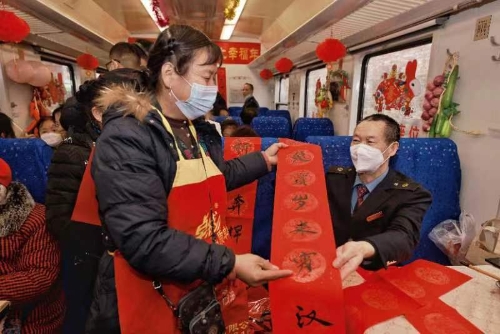 温暖回家路 “慢火车”上的“幸福年”2 温暖回家路 “慢火车”上的“幸福年”2